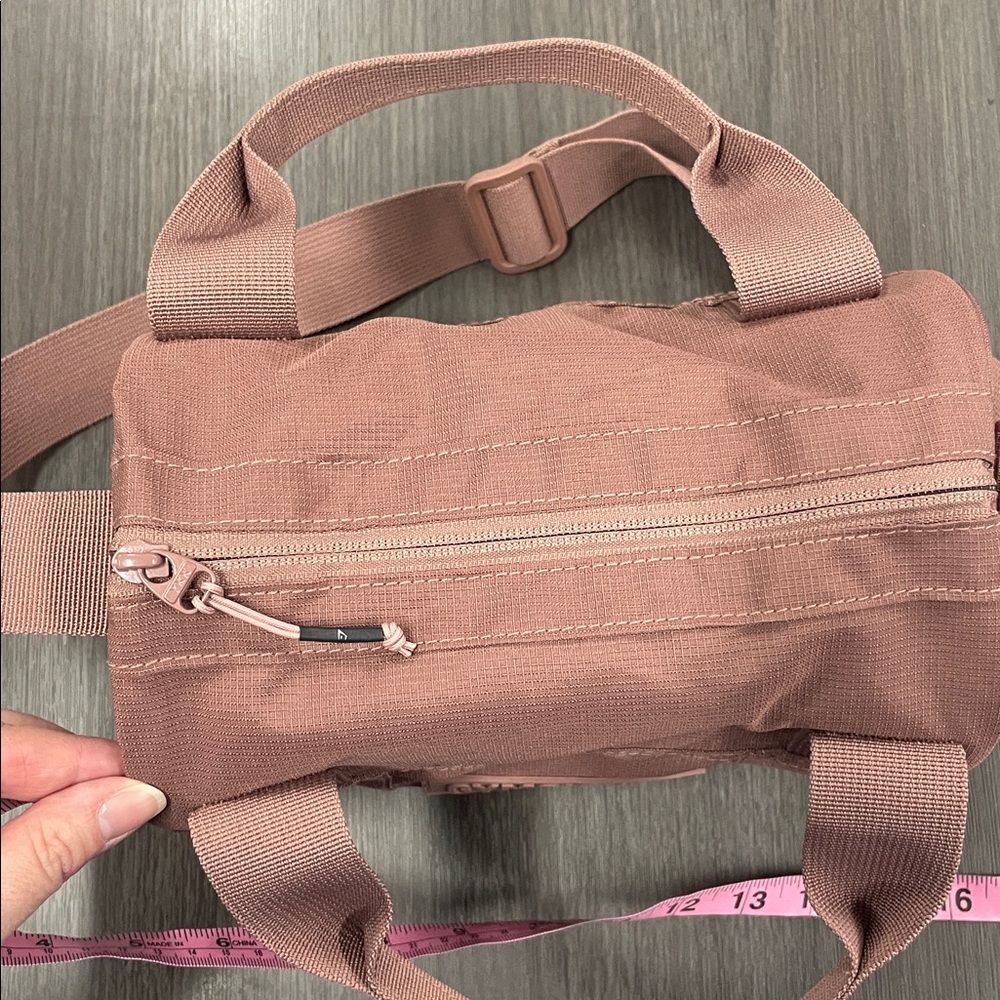 gymshark mini holdall bag  brick brown - Picture 7 of 13